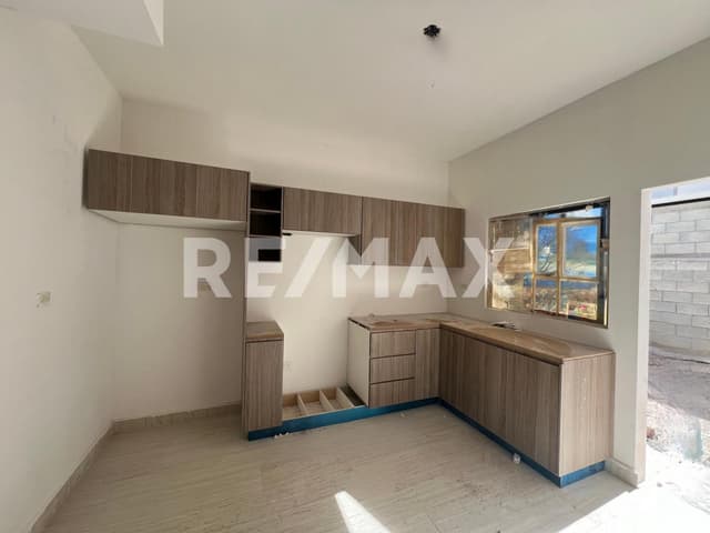 CASA EN VENTA EN OSCAR FLORES TAPIA