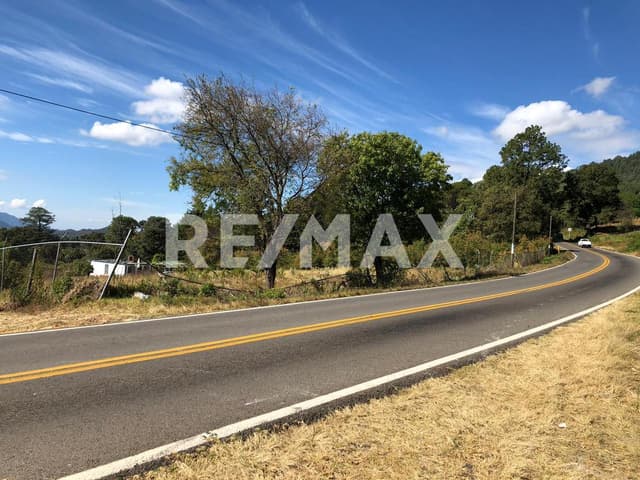 TERRENO PLANO EN VENTA USO DE SUELO MIXTO VALLE DE BRAVO CTV240207-MN