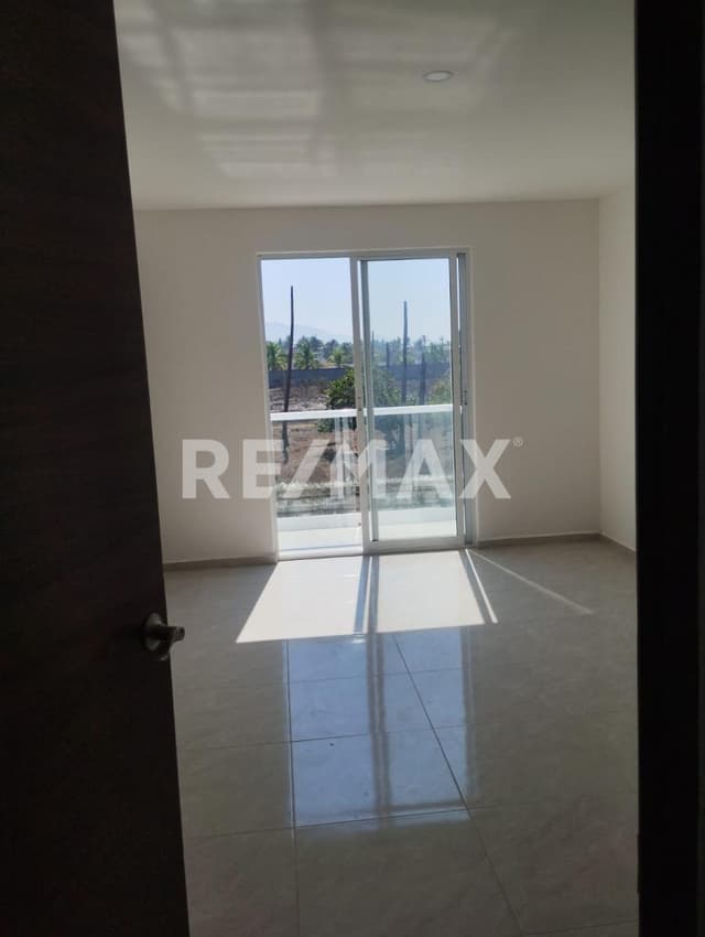 CASA EN VENTA CON FRENTE AL MAR EN ACAPULCO EN LA PLAYA DE PIE DE LA CUESTA EN ACAPULCO