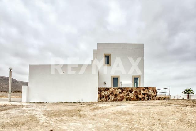 CASA EN VENTA PUNTA PIEDRA ENSENADA