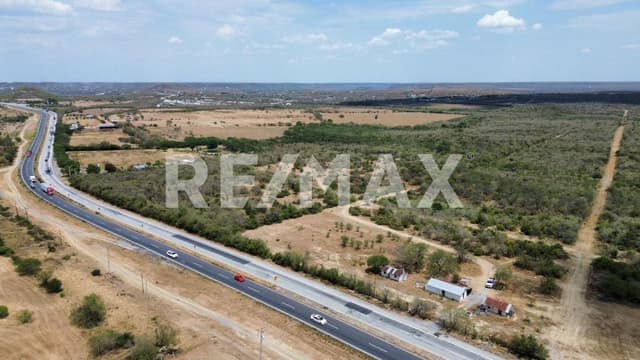 Venta Terreno Comercial frente a carretera nacional en Montemorelos Nuevo Leon