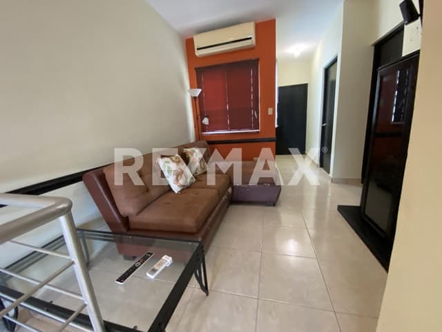 Se vende casa en Privada Loma Bonita en esquina