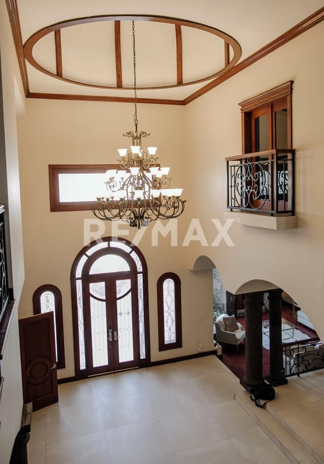 HERMOSA RESIDENCIA EN VENTA