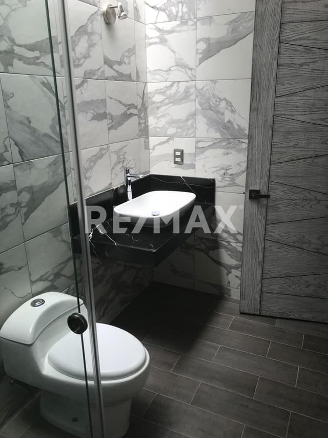 CASA EN VENTA EN FRAC CLAUSTROS DEL RIO SAN JUAN DEL RIO RCV240528-JA