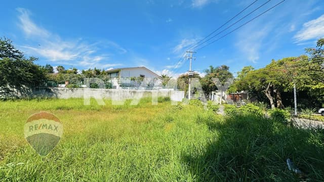 Venta de terreno en el Fracc. Tabachines de Cuernavaca, Morelos...Clave 5005