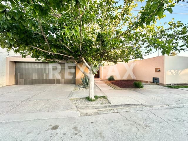 CASA EN VENTA EN SAN ISIDRO