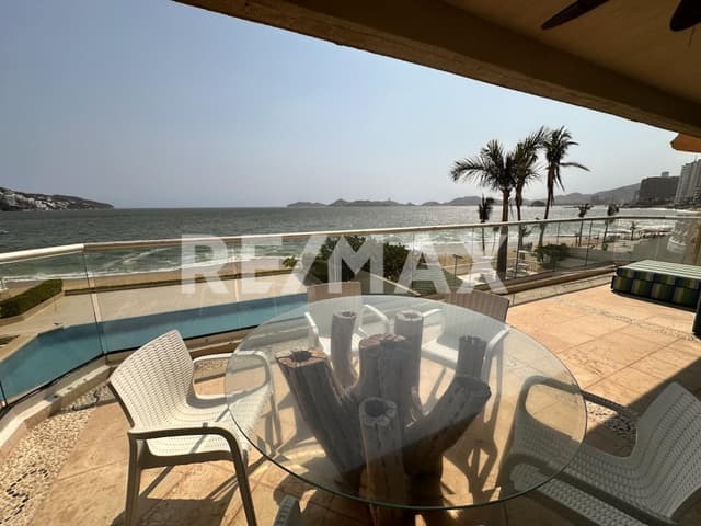 Departamento de playa en zona dorada