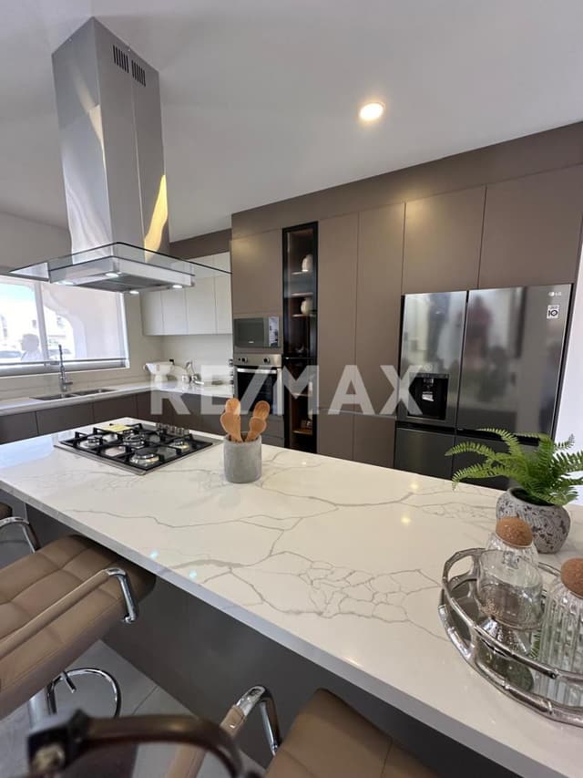 CASA EN VENTA EN BOSQUES CALIFORNIA, TLAJOMULCO DE ZÚÑIGA