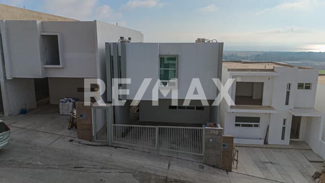 SE VENDE HERMOSA CASA CON VISTA AL MAR EN ENSENADA, BC.