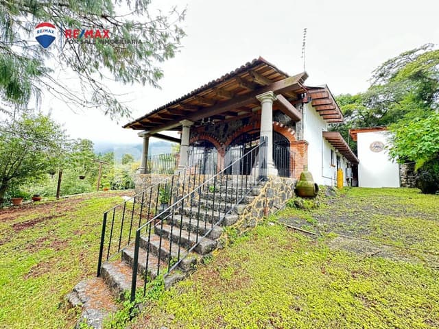 Venta de casa en el Pueblo Mágico de Tepoztlán, Morelos...Clave 5182