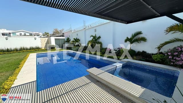 Venta de casa en Paraíso Country Club, Emiliano Zapata, Morelos...Clave 5446