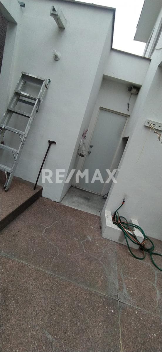 CASA EN VENTA EN CUMBRES 5TO SECTOR