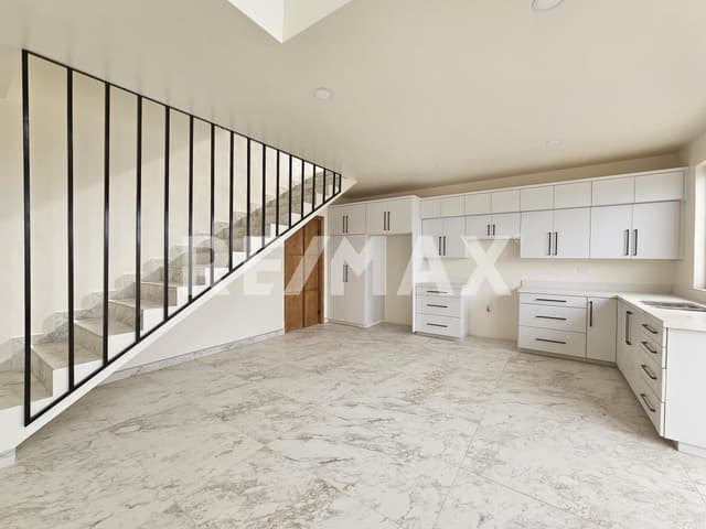 CASA EN VENTA - VISTA AL MAR