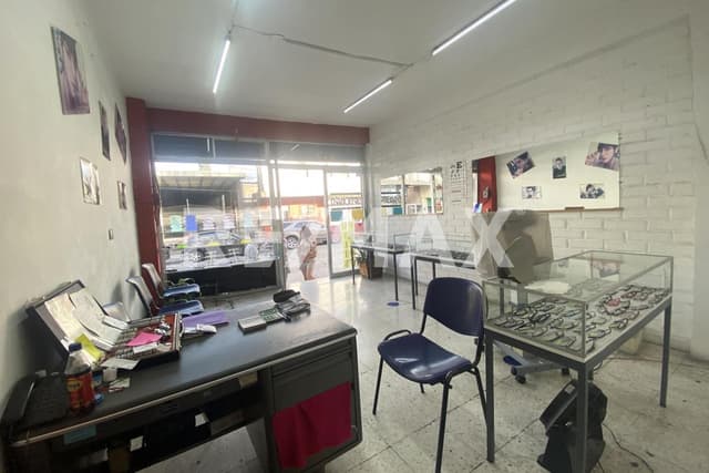 Local - Comercial en Venta - 5