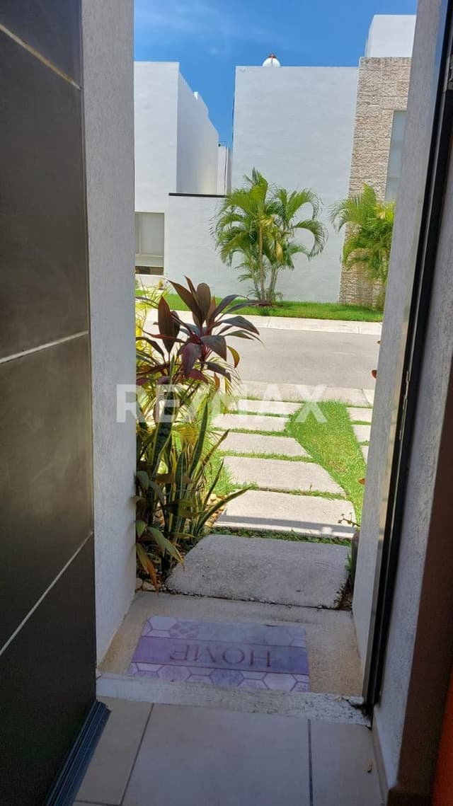 EXCELENTE OPORTUNIDAD BAJO DE PRECIO DE VENTA,Casa Exclusiva de ensueño en Playa del Carmen: Fraccionamiento Bali, Cerrada Samoa. on sale - rewmax mayaland