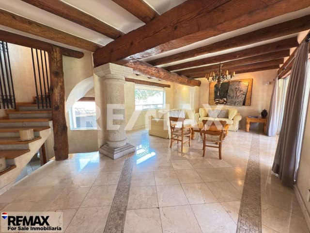 Venta de casa, 1,869 m2 de terreno, Parque Sumiya, Jiutepec, Morelos....Clave 5510