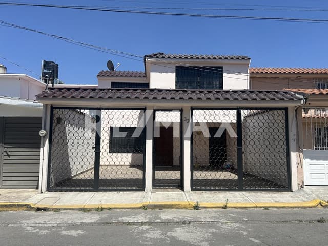CASA EN VENTA EN IZCALLI CUAUHTEMOC III, METEPEC.