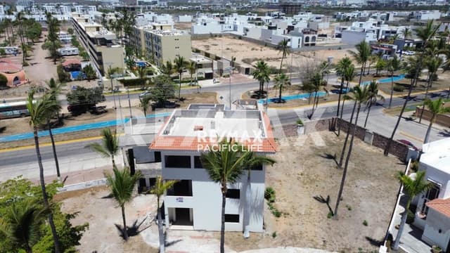 CASA EN VENTA EN CLUB PALMAS