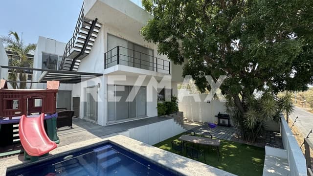 Venta de casa en Fraccionamiento, Tequesquitengo, Morelos...Clave 5635