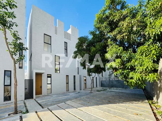 Venta de Casa tipo Tonwhouse de 2 recámaras en Sta. Rita Cholul Mérida, Yuc.