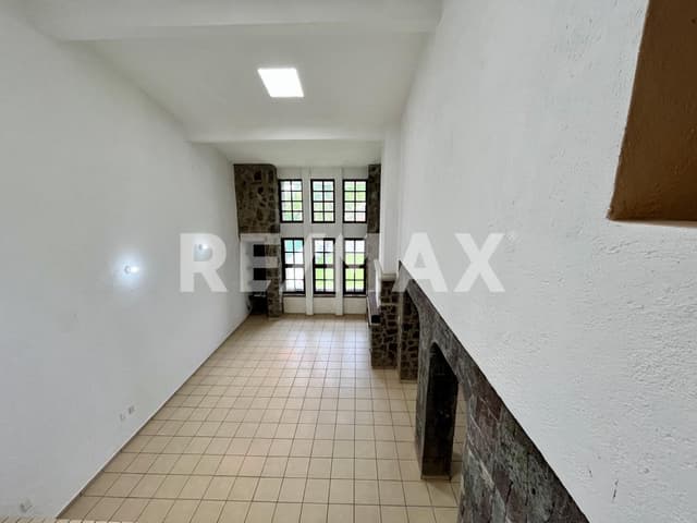 Venta de casa escriturada y con amplio jardín en Ocotepec, Morelos...Clave 5667