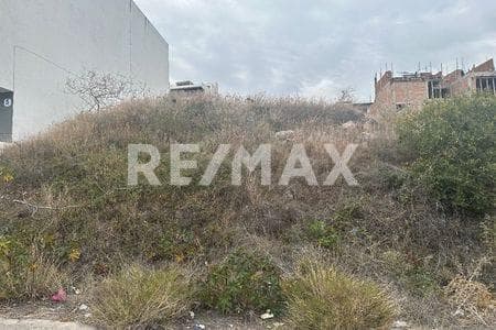 Venta de Terreno Ascendente en Cumbres del Lago 270m2