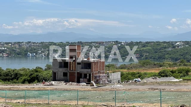 Pre-venta de casa dentro en privada, Tequesquitengo, Morelos...Clave 5724