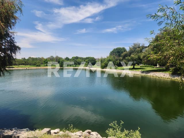Terreno en Esquina en Venta en El Campanario, Querétaro