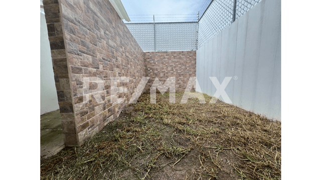 CASA EN RENTA EN SENDAS RESIDENCIAL