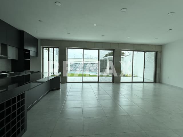 Venta de casa con 5 recamaras, Burgos, Temixco, Morelos...Clave 5741