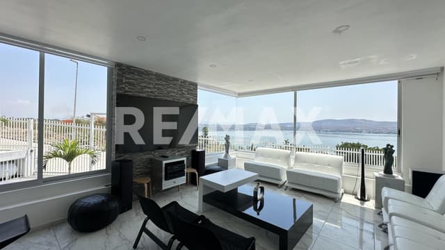 Venta de lujosa residencia con espectacular vista al Lago de Tequesquitengo, Morelos...Clave 5743