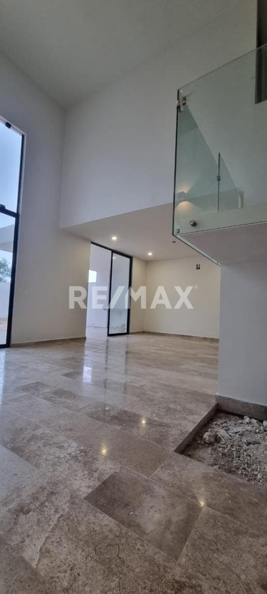 Casa en Venta de 3 Recámaras con Piscina en Privada Nadira Conkal Mérida, Yuc.