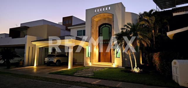 RESIDENCIA EN VENTA EN FRACC. CLUB REAL