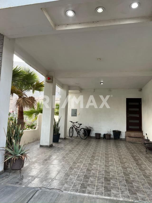 PRECIOSA CASA EN VENTA CON ACCESO CONTROLADO BAJA COUNTRY CLUB