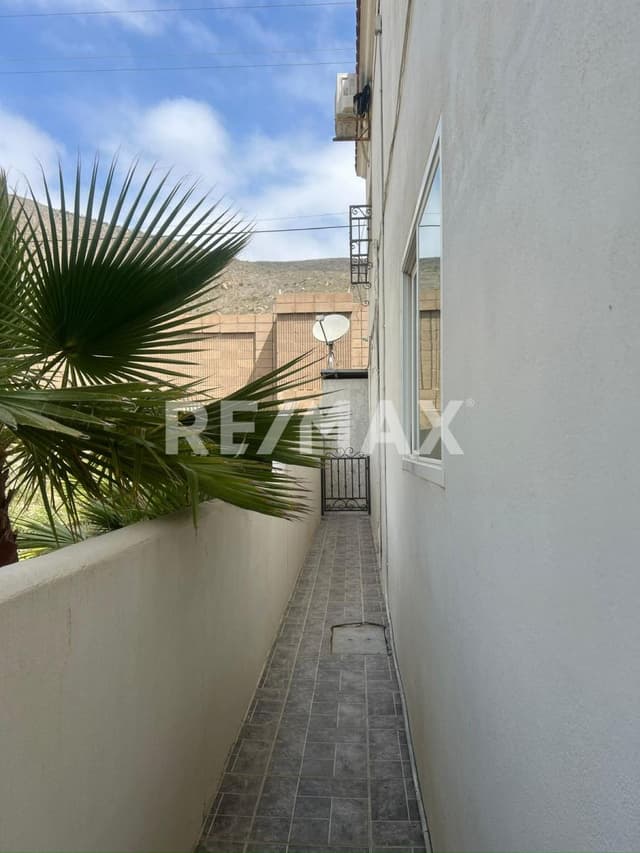 PRECIOSA CASA EN VENTA CON ACCESO CONTROLADO BAJA COUNTRY CLUB