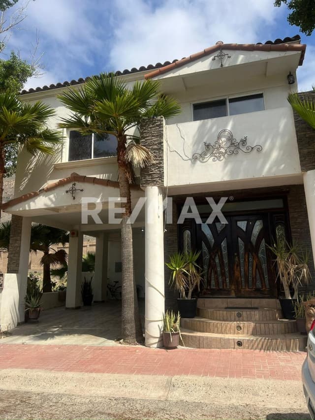 PRECIOSA CASA EN VENTA CON ACCESO CONTROLADO BAJA COUNTRY CLUB