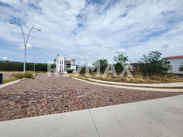 Terreno en esquina junto a campo de golf en El Encino Residencial & Golf Huimilpan – Venta