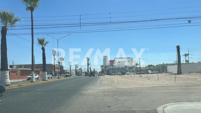 TERRENO COMERCIAL EN RENTA