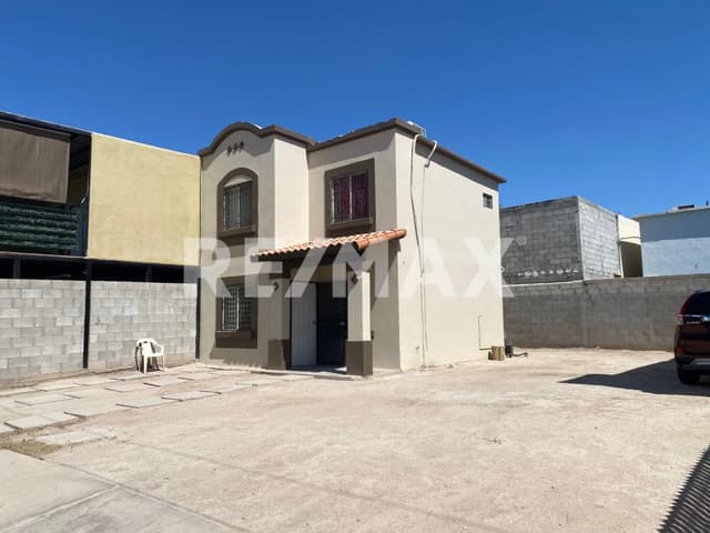 CASA EN RENTA EN PRIVADA QUINTA GRANADA