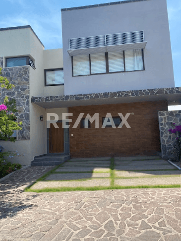 CASA EN RENTA EN ALTOZANO