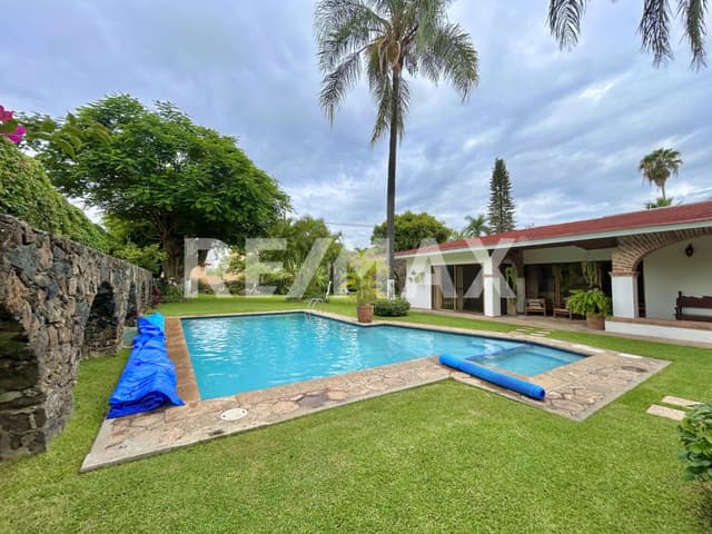 Venta de casa en el Club de Golf Tabachines, Cuernavaca, Morelos...Clave 5785