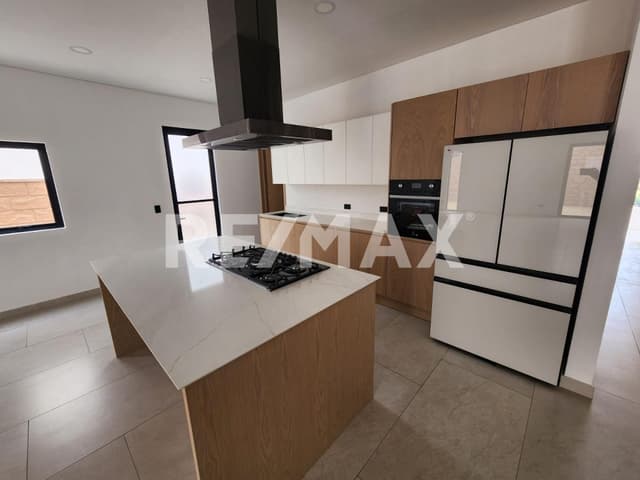 CASA EN VENTA EN PUNTA PIEDRA ENSENADA