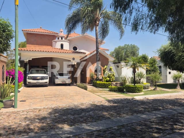 CASA EN VENTA QUINTA SANTA MARIA CELAYA