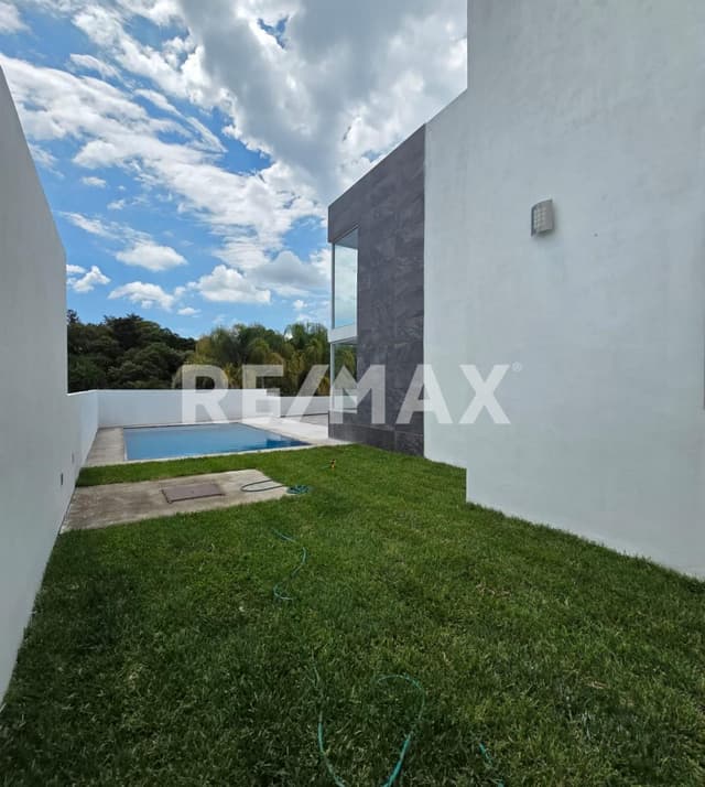Venta de casa nueva en Lomas Tzompantle, Cuernavaca, Morelos...Clave 5802