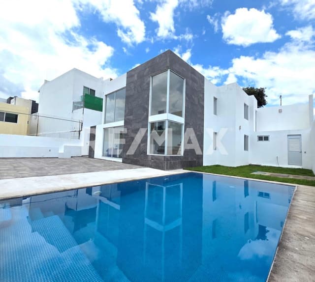 Venta de casa nueva en Lomas Tzompantle, Cuernavaca, Morelos...Clave 5802