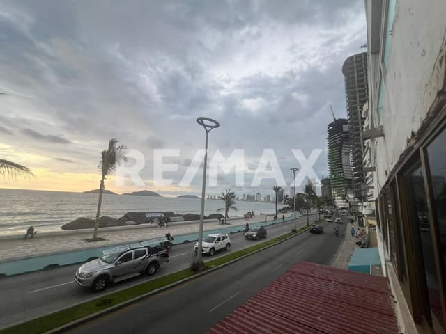 DEPARTAMENTO EN AV. DEL MAR