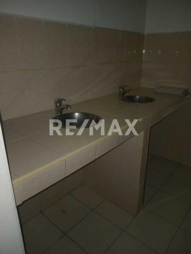 Local Comercial en Renta, Plaza Mayor, Leona Vicario, Metepec, Estado de México.