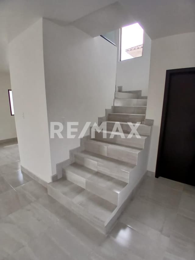 Se vende casa nueva de dos niveles en Fracc. Sonora.