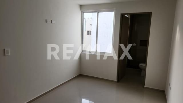 Se vende casa al sur de la ciudad, en el Fraccionamiento Benito Juárez.