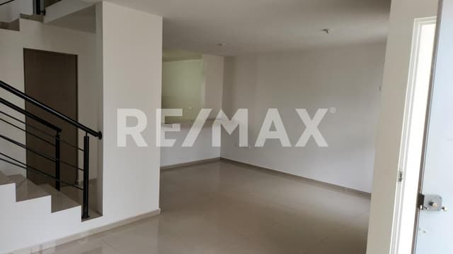 Se vende casa nueva al sur de la ciudad en el Fraccionamiento Benito Juárez.